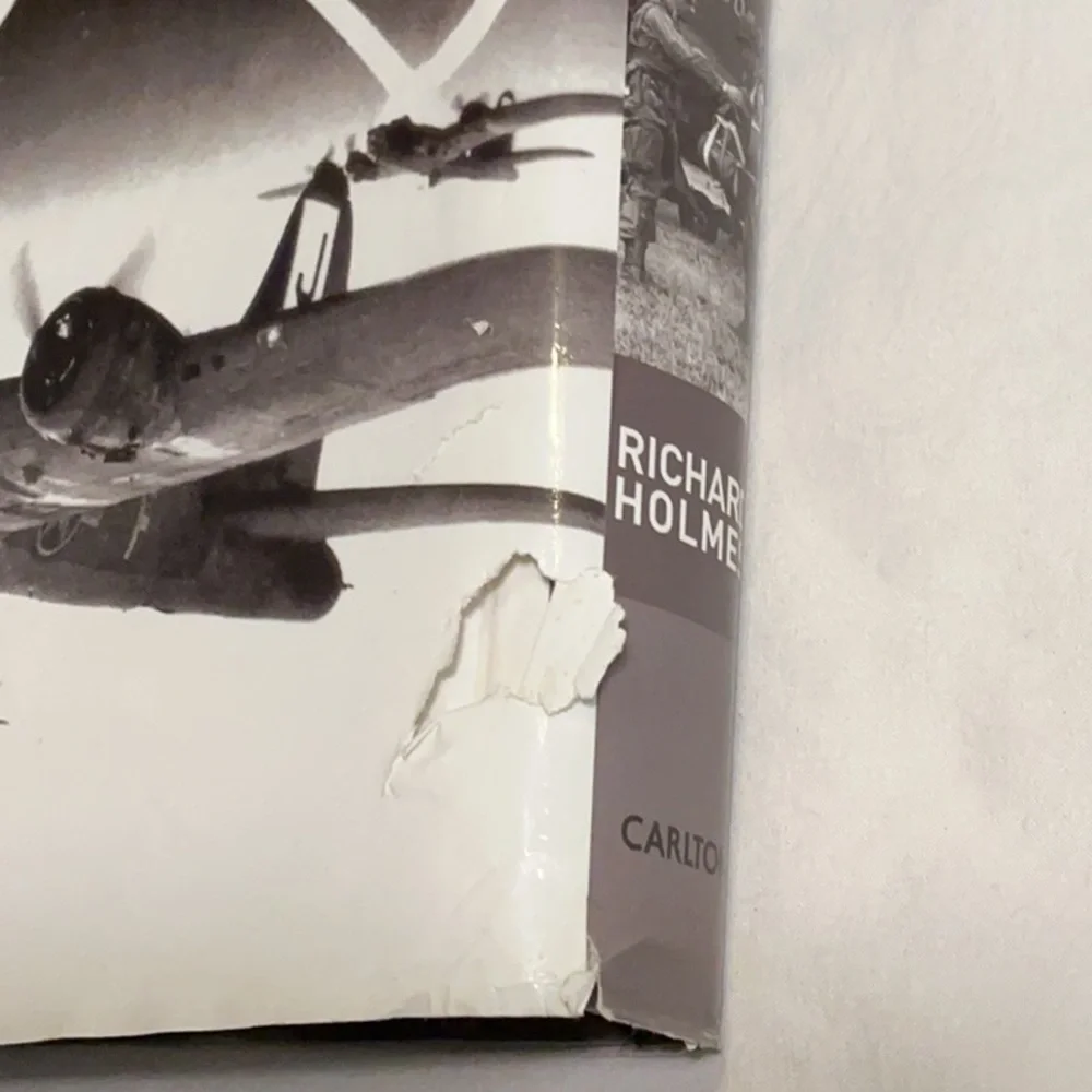 World War II in Photographs - Black Hardcover